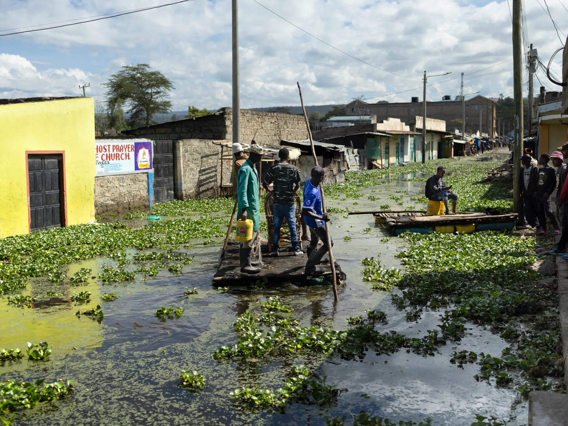 Kenyan lake flood displaces thousands, ruins homes and schools