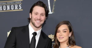 rs_1200x1200-250206165008-1200-nfl-honors-josh-allen-hailee-steinfeld.jpg