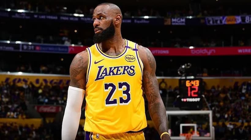 LeBron-James-Lakers-pic.jpg