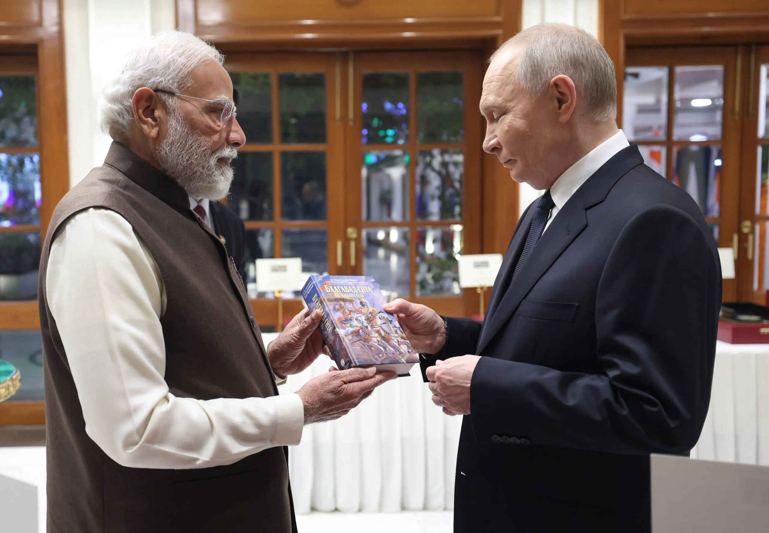 Modi-gifts-Gita-to-Putin-scaled.jpg