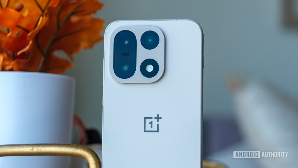 OnePlus-15-cameras-close.jpg