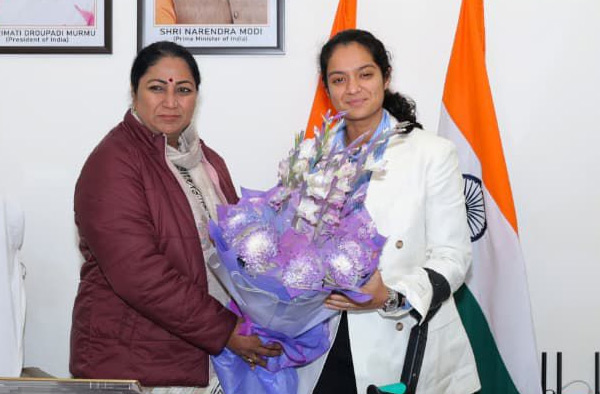 pratika-rawal-honoured-by-delhi-cm-rekha-gupta.jpg